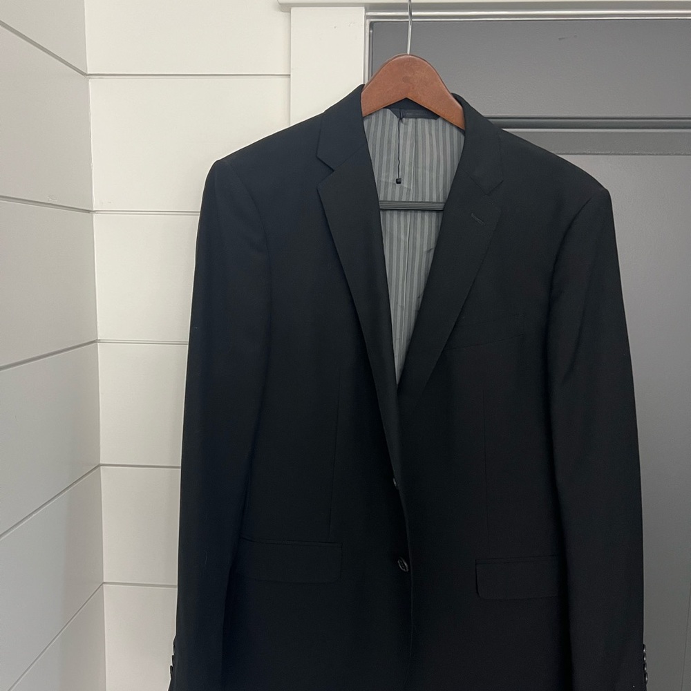 New Banana Republic 100% wool lighweight two button sport coat. Size 44R. Slim